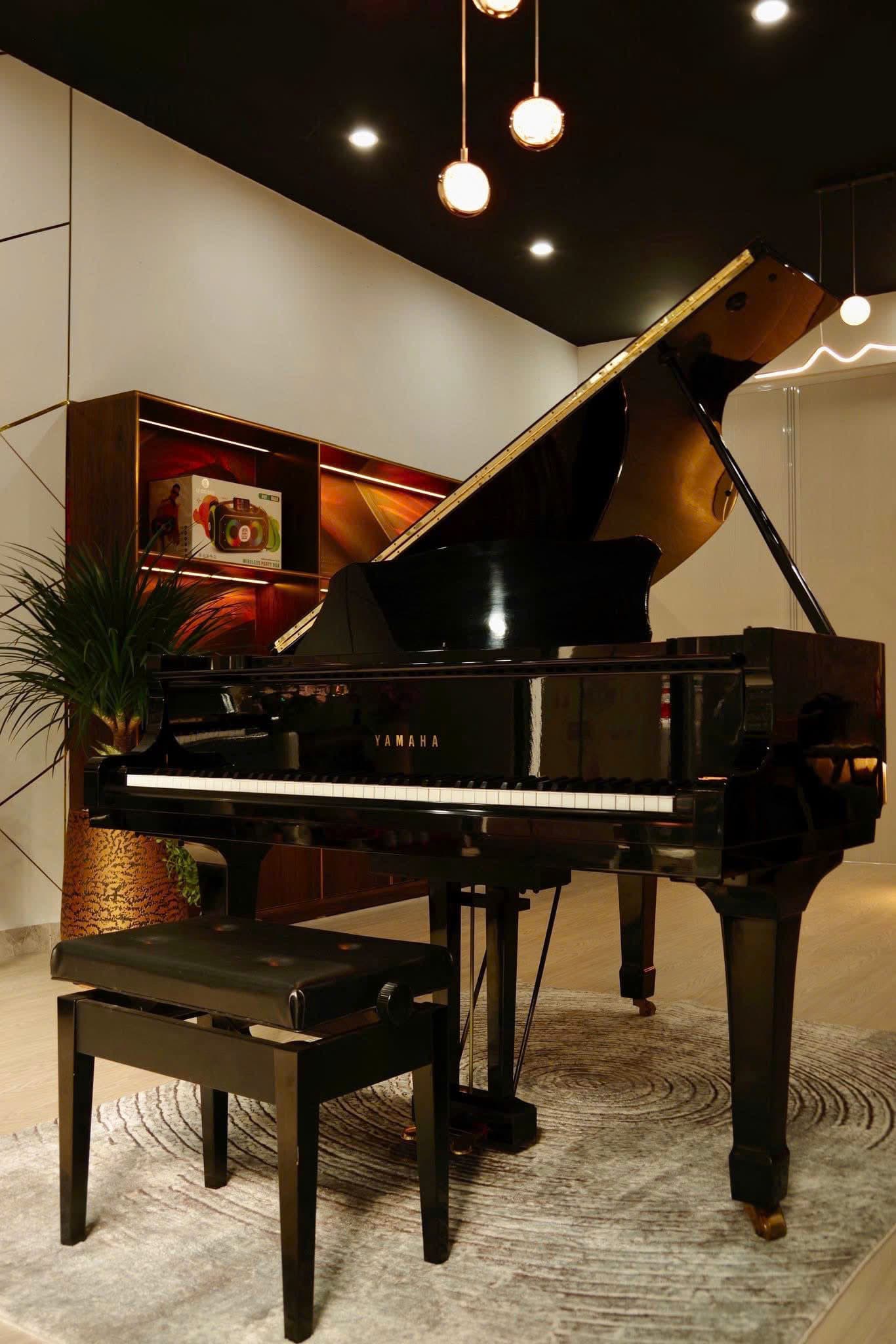 Piano Grand Yamaha 2 pedal