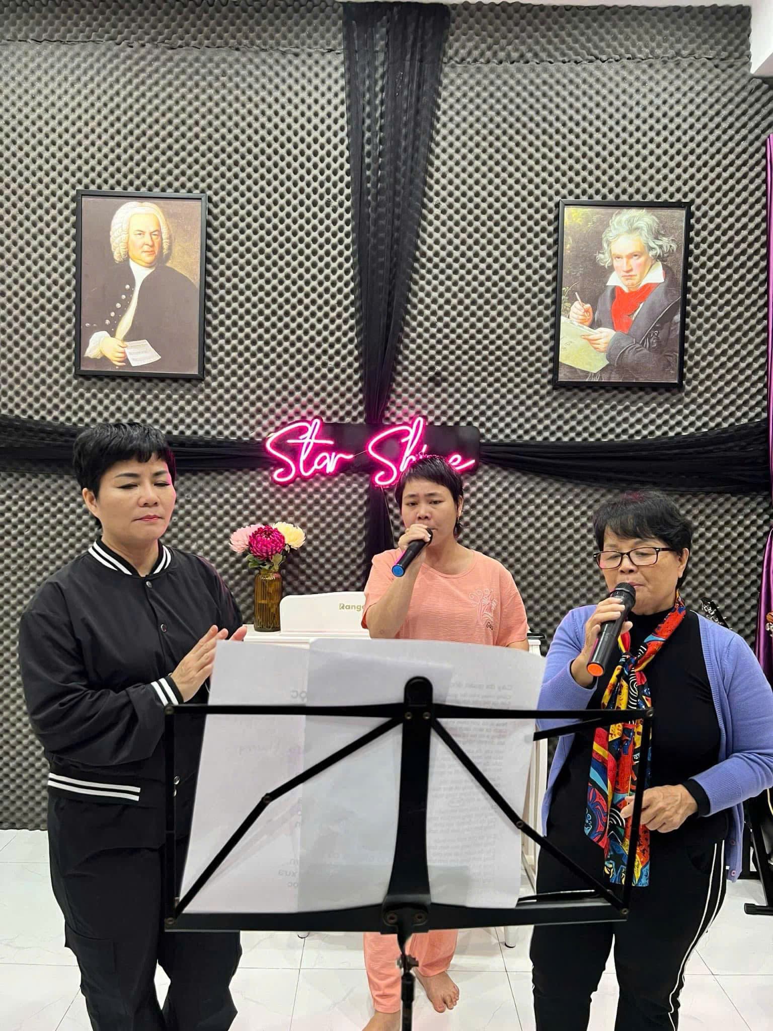 Hát cùng Star Shine tại Star Shine Hát cùng Star Shine